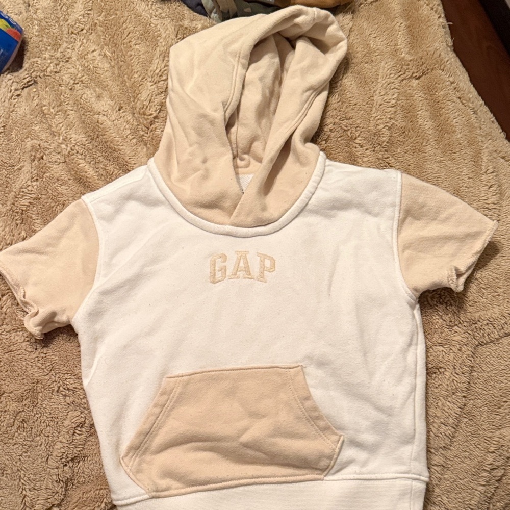 GAP Short-Sleeve Hoodie in Cream and White